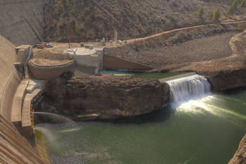 Facility operating at low water elevation in Lucky Peak Reservoir